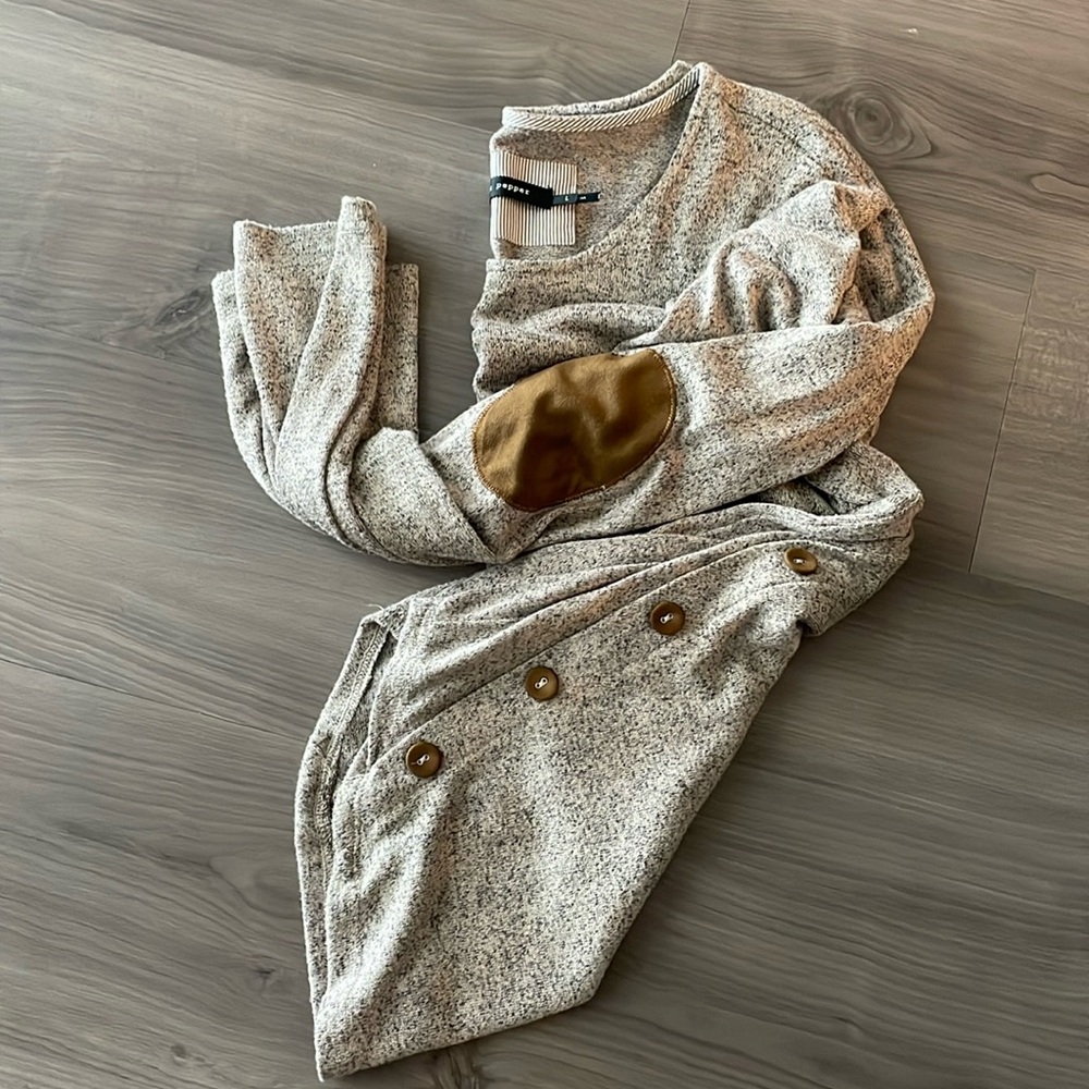 Large Long Sleeve Brown/grey shirt with faux elbow patches.